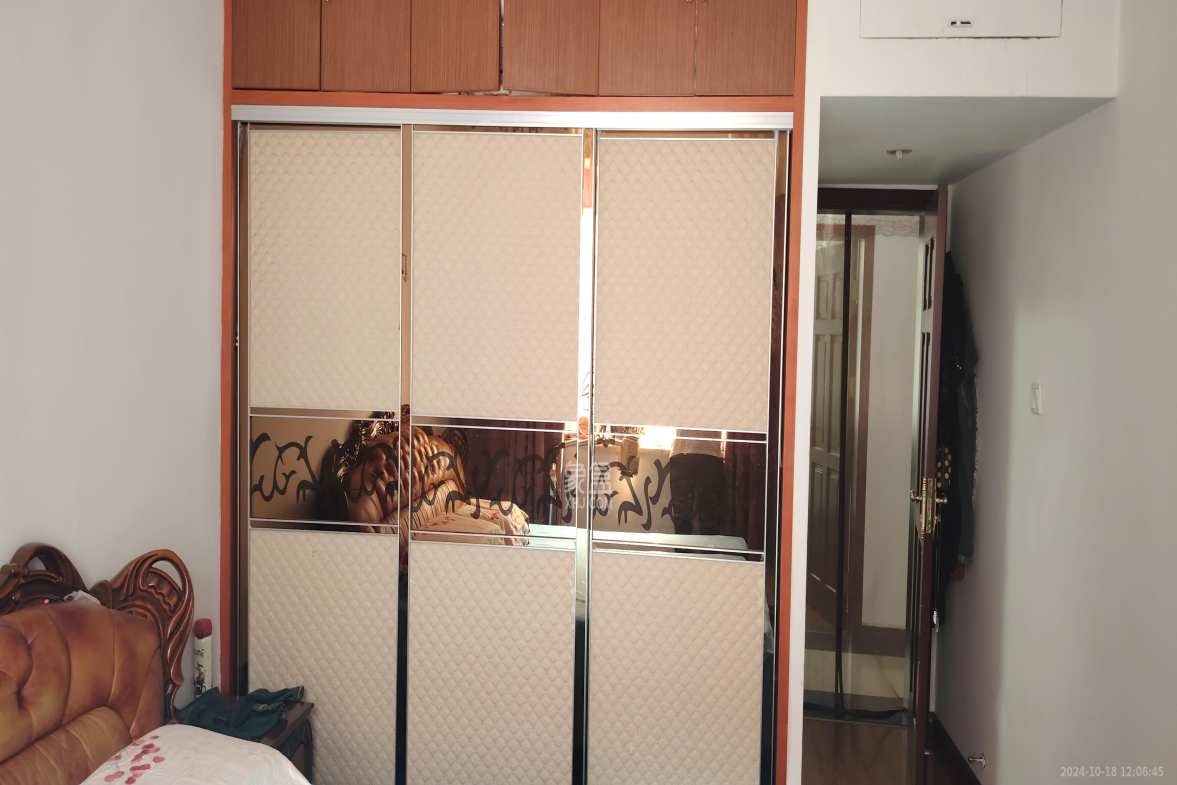 洋湖景园  3室2厅1卫   3000.00元/月室内图1