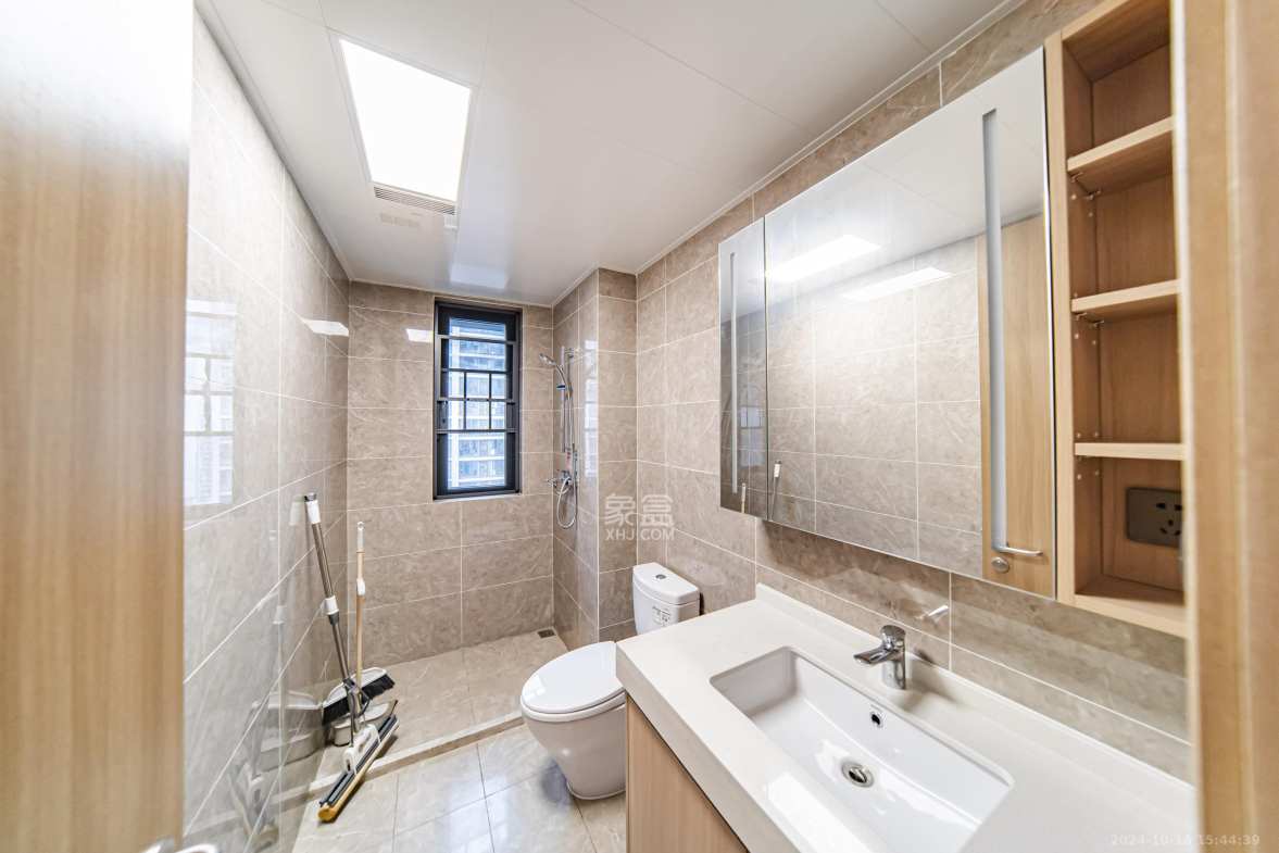 华润凯旋门一期 4室2厅2卫 3800.0元/月 华润凯旋门一期 4室2厅2卫 3800.0元/月室内图