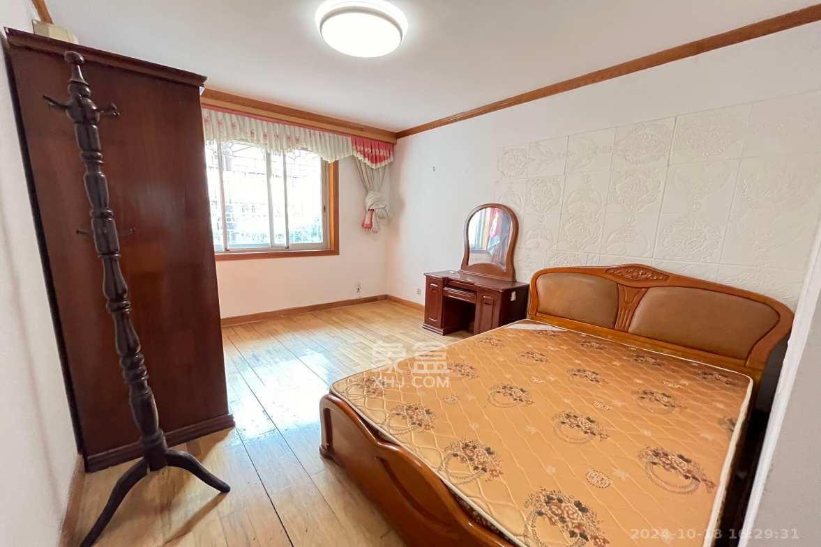 科教新村  4室2厅2卫   2800.00元/月室内图