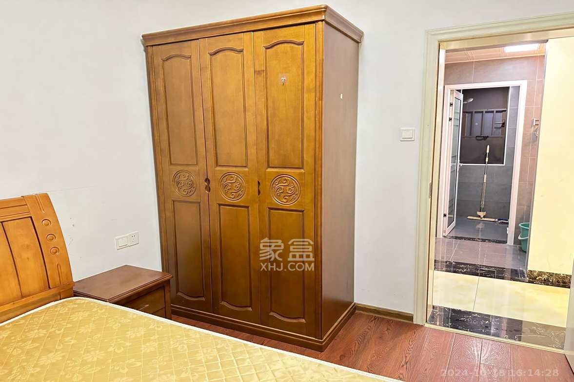 华润置地广场二期  3室1厅2卫    2200.0元/月室内图