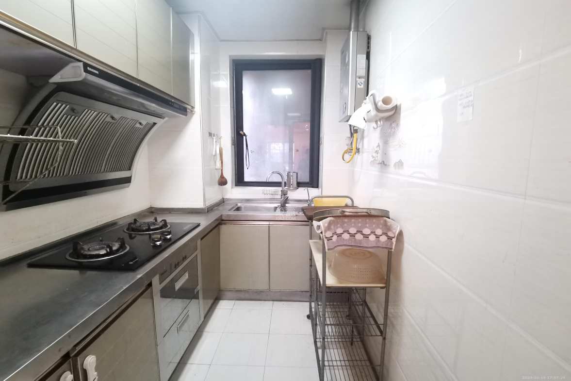 三一街区  2室2厅1卫    1800.0元/月室内图