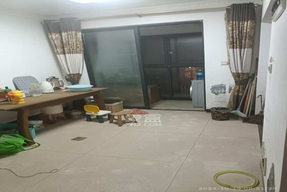 三一街区  3室2厅1卫   2400.00元/月室内图