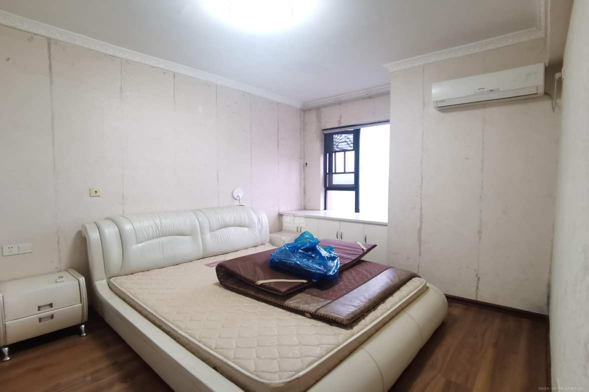 三一街区  2室2厅1卫    1800.0元/月室内图