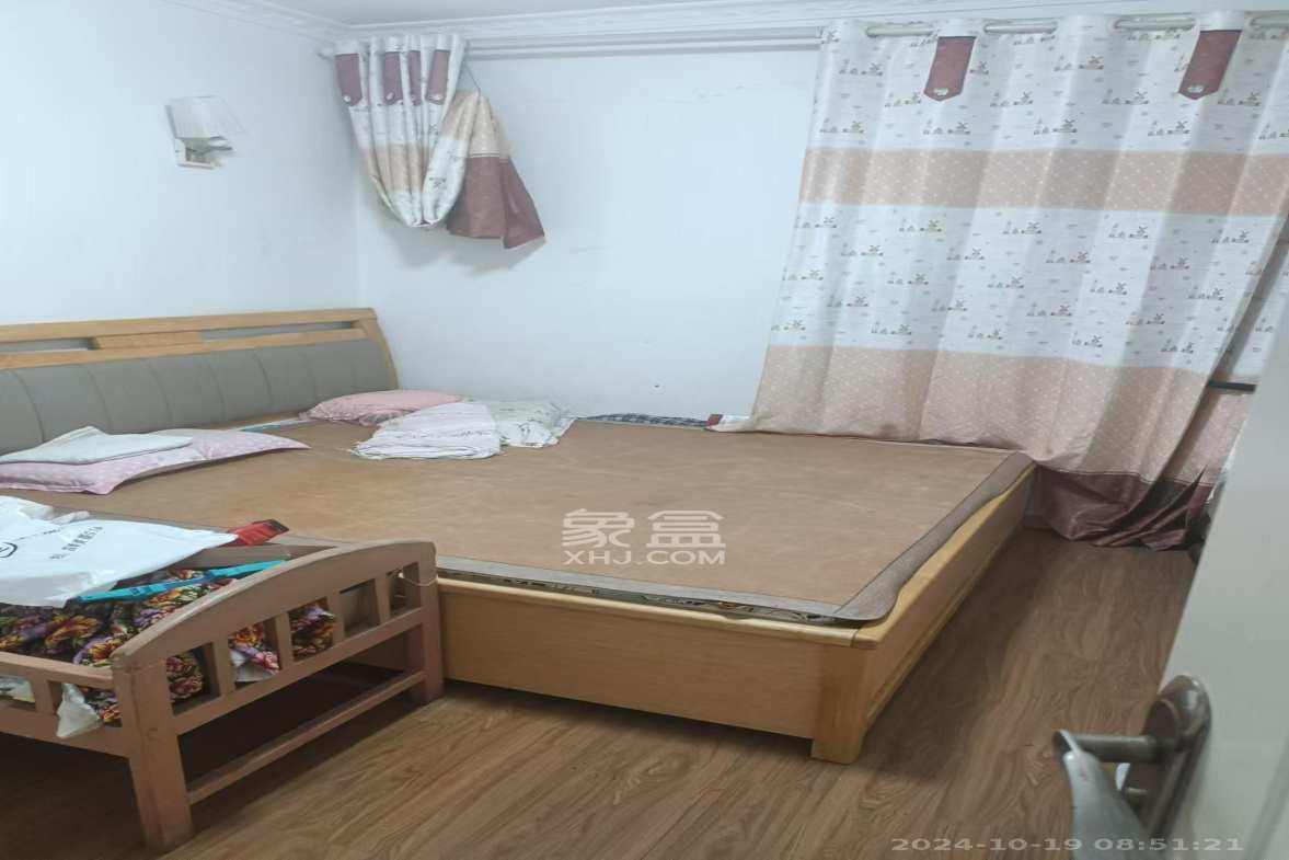 三一街区  3室2厅1卫   2400.00元/月室内图