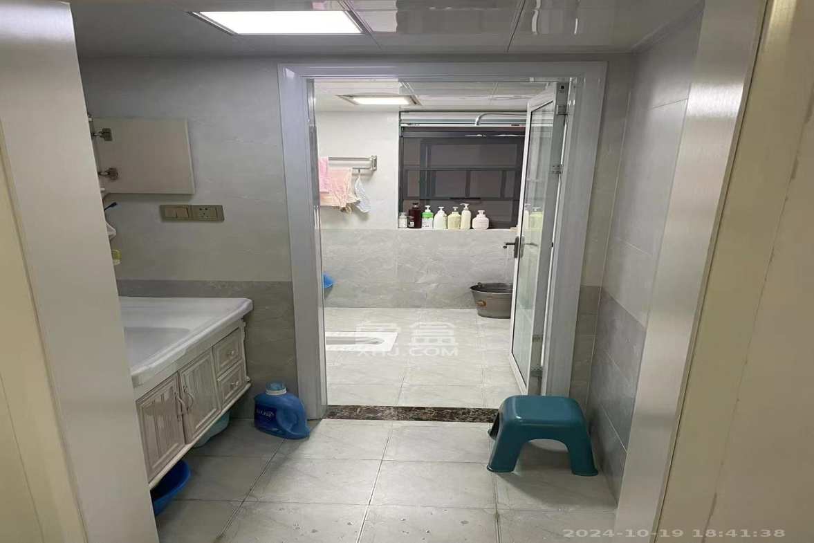 卢浮原著  3室2厅1卫    2200.0元/月室内图