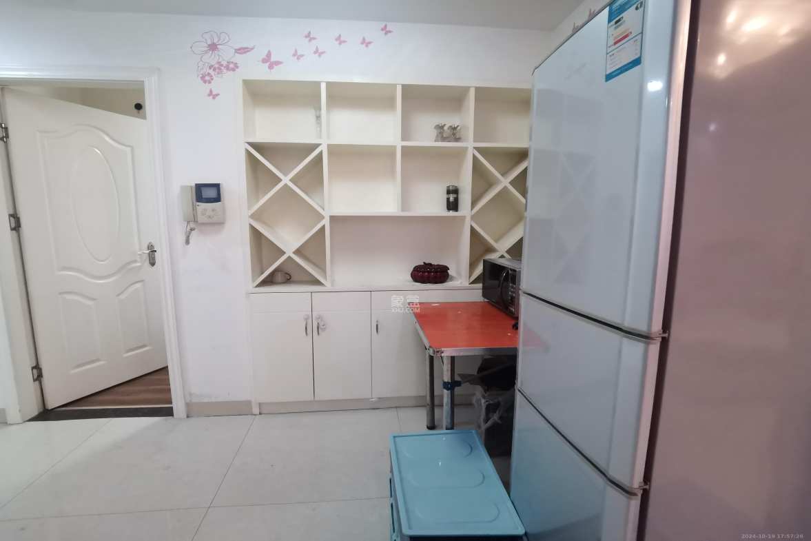 三一街区  2室2厅1卫    1800.0元/月室内图