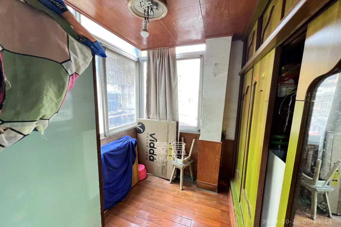 四村街社区 1室1厅1卫 1200.0元/月 四村街社区 1室1厅1卫 1200.0元/月室内图