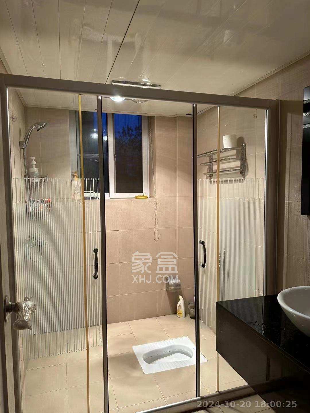 圣爵菲斯 3室2厅2卫 2600.0元/月 圣爵菲斯 3室2厅2卫 2600.0元/月室内图