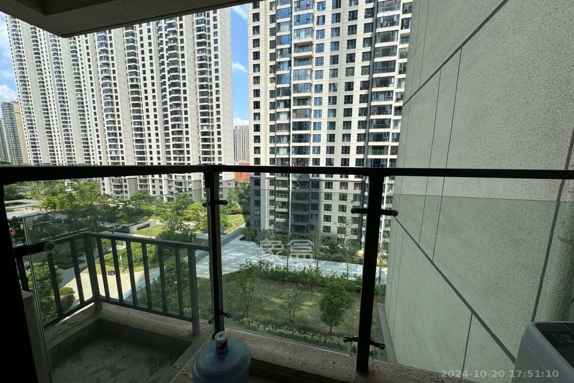 绿地长沙城际空间站（绿地新里佳苑）  4室2厅2卫   3500.00元/月室内图