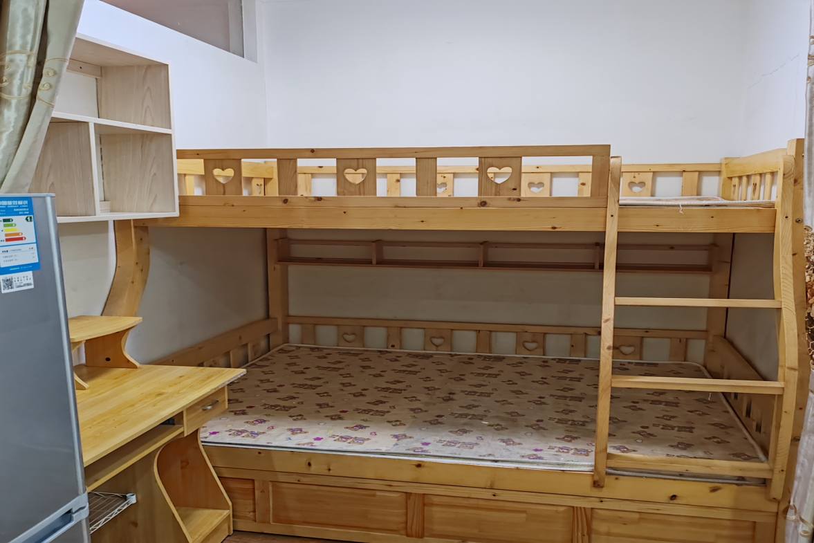 崇和中苑 2室1厅1卫 1500.0元/月 崇和中苑 2室1厅1卫 1500.0元/月室内图