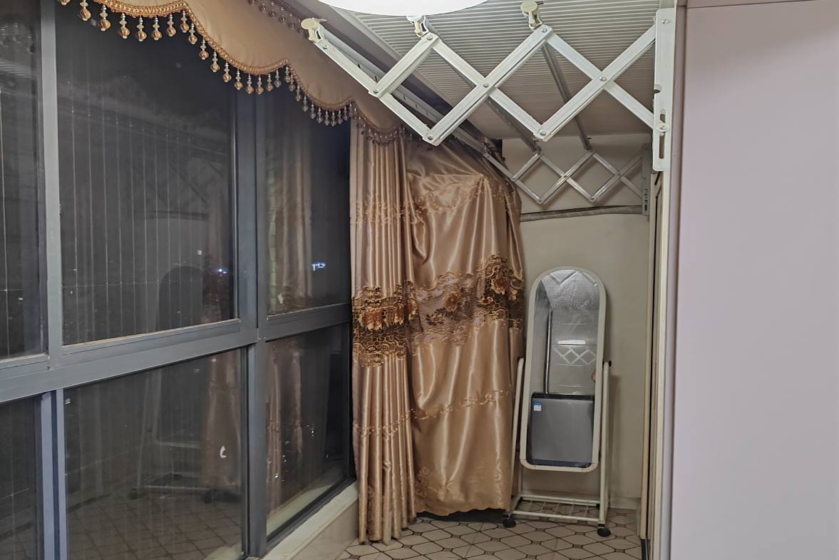 崇和中苑 2室1厅1卫 1500.0元/月 崇和中苑 2室1厅1卫 1500.0元/月室内图