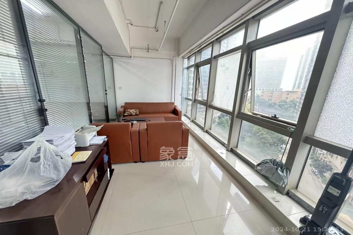 奥克斯广场 1室1厅1卫 3900.0元/月 奥克斯广场 1室1厅1卫 3900.0元/月室内图