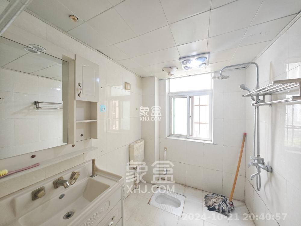 嘉盛华庭（一期、二期、三期）  3室2厅1卫    2500.0元/月