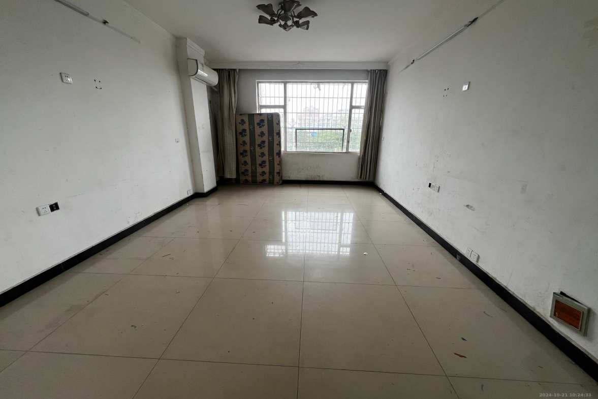 泰时三湘金地  1室1厅1卫    1300.0元/月室内图