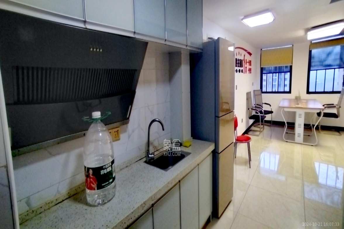 华润置地广场二期  1室1厅1卫    1700.0元/月室内图