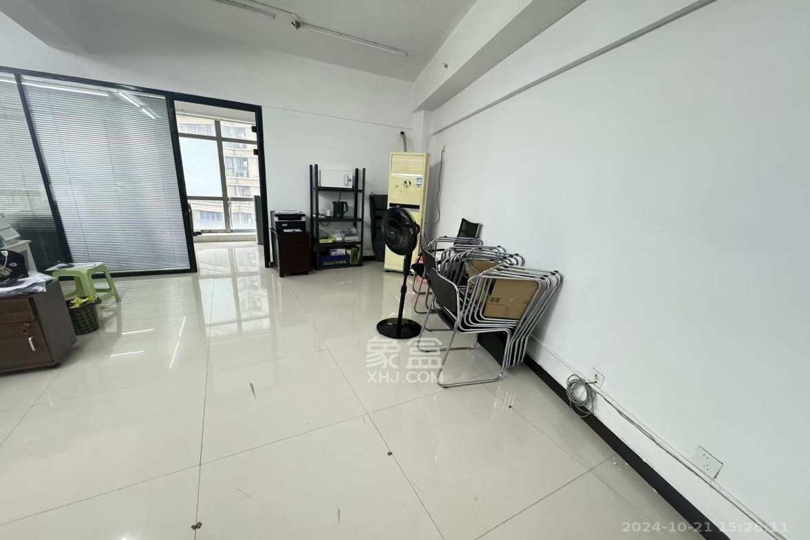 奥克斯广场 1室1厅1卫 3900.0元/月 奥克斯广场 1室1厅1卫 3900.0元/月室内图