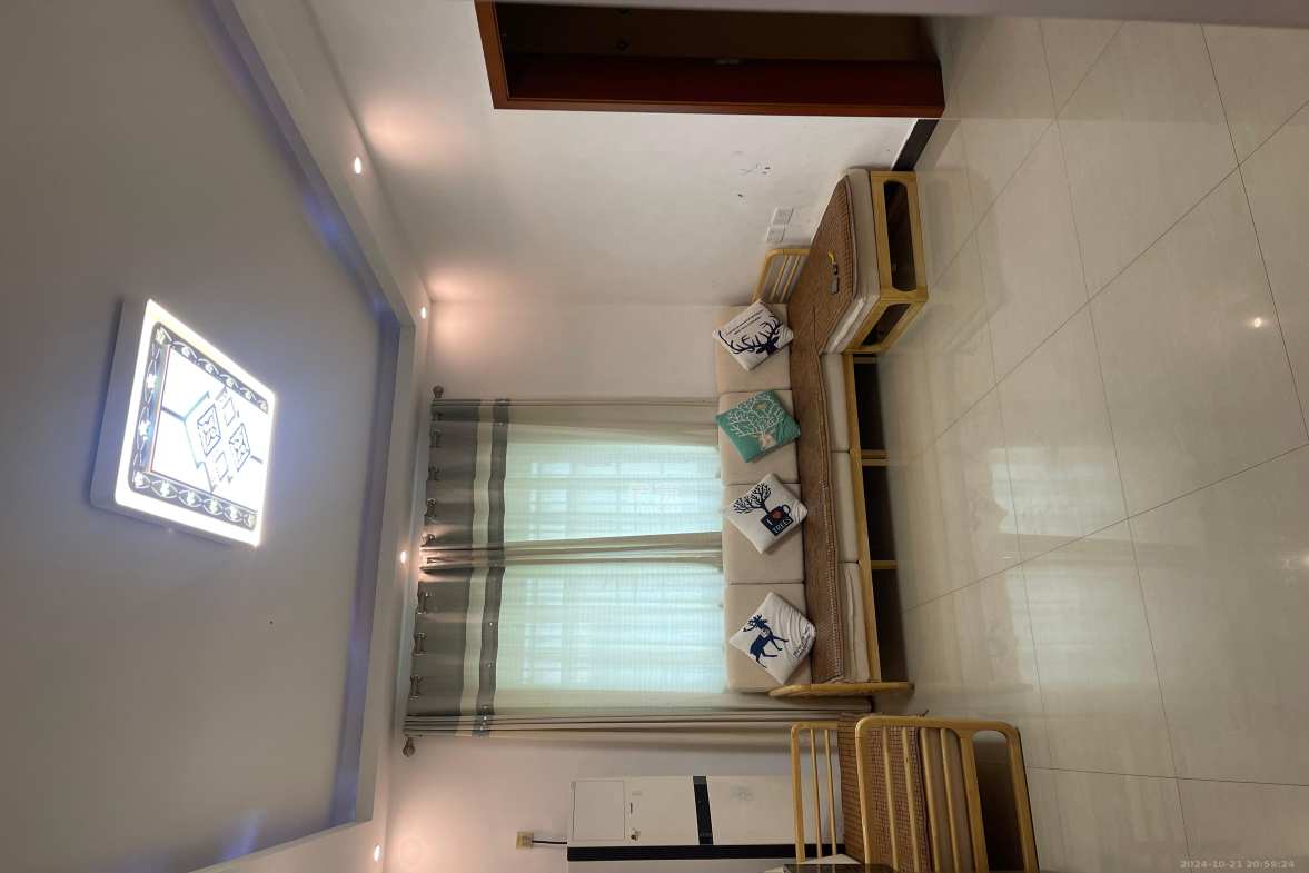 中南汽车世界  3室2厅1卫   1400.00元/月室内图