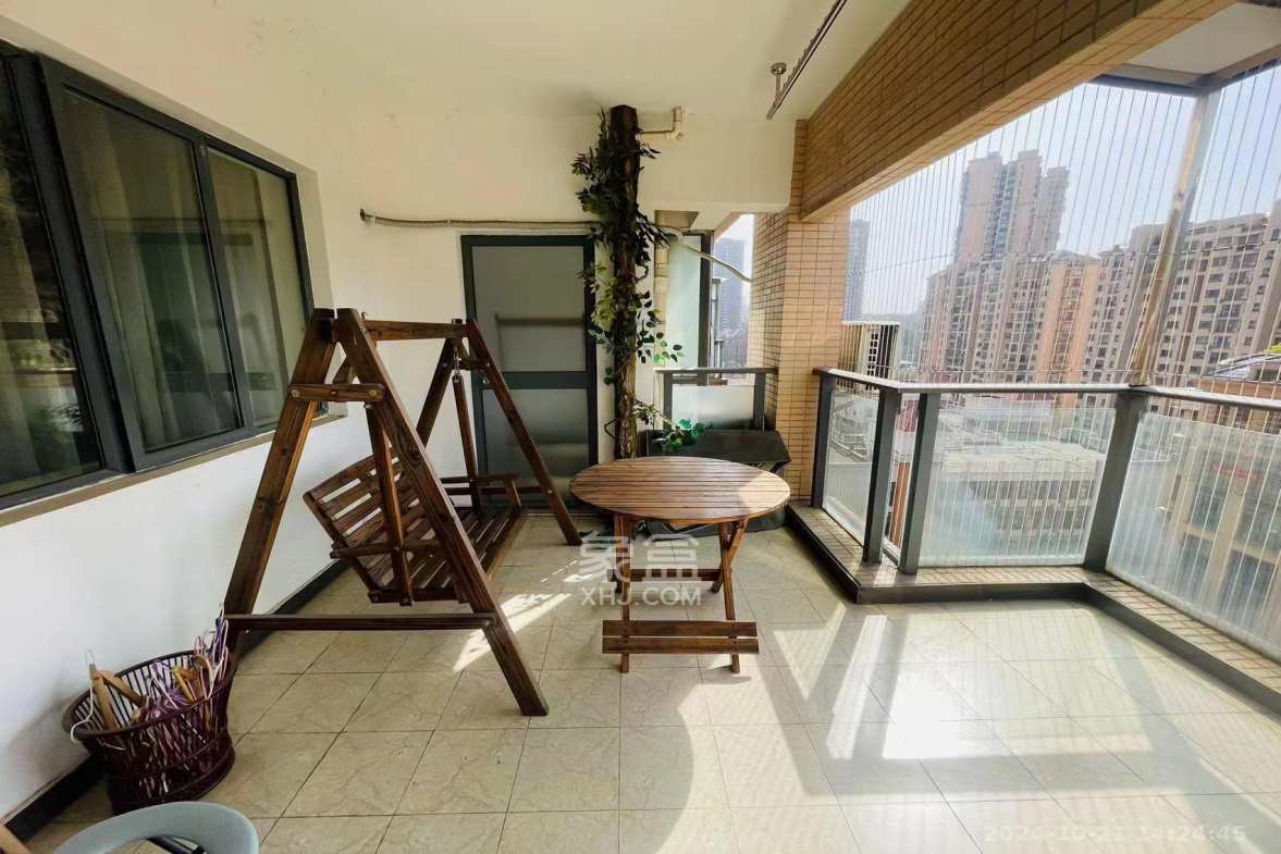 中城丽景香山园  3室2厅2卫   3500.00元/月室内图