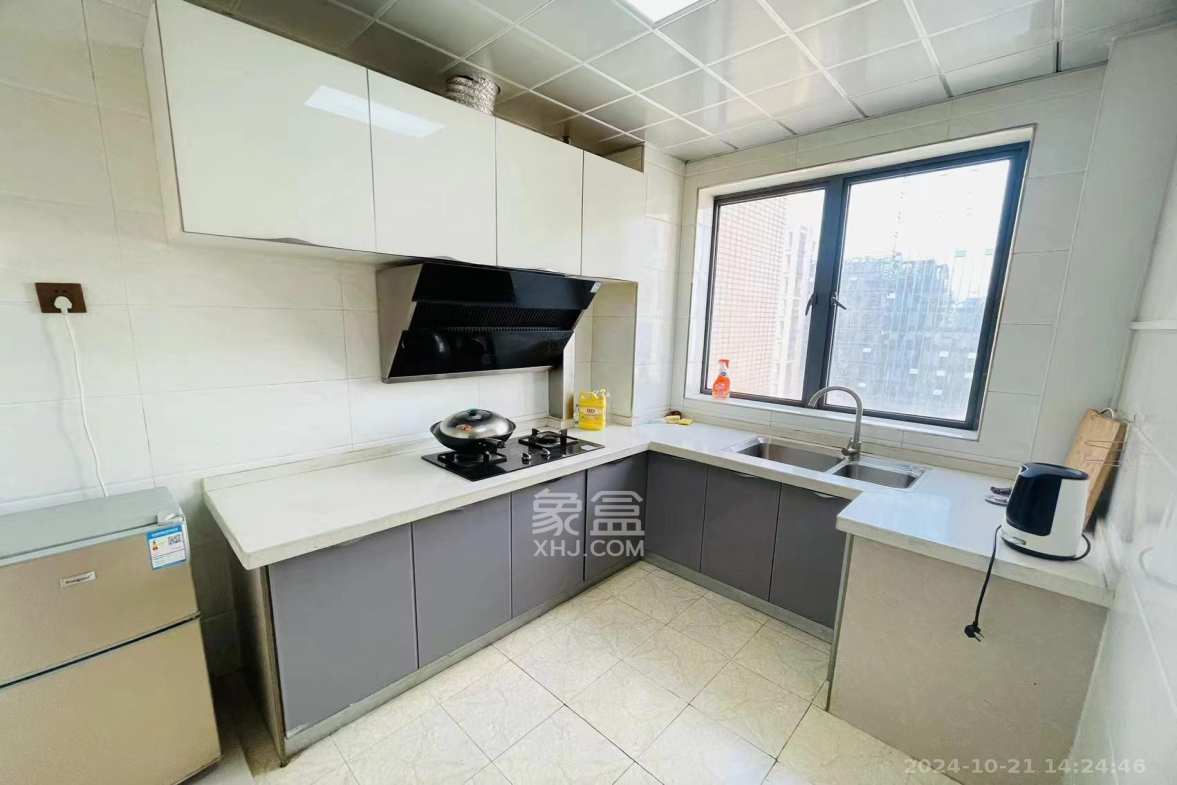 中城丽景香山园  3室2厅2卫   3500.00元/月室内图