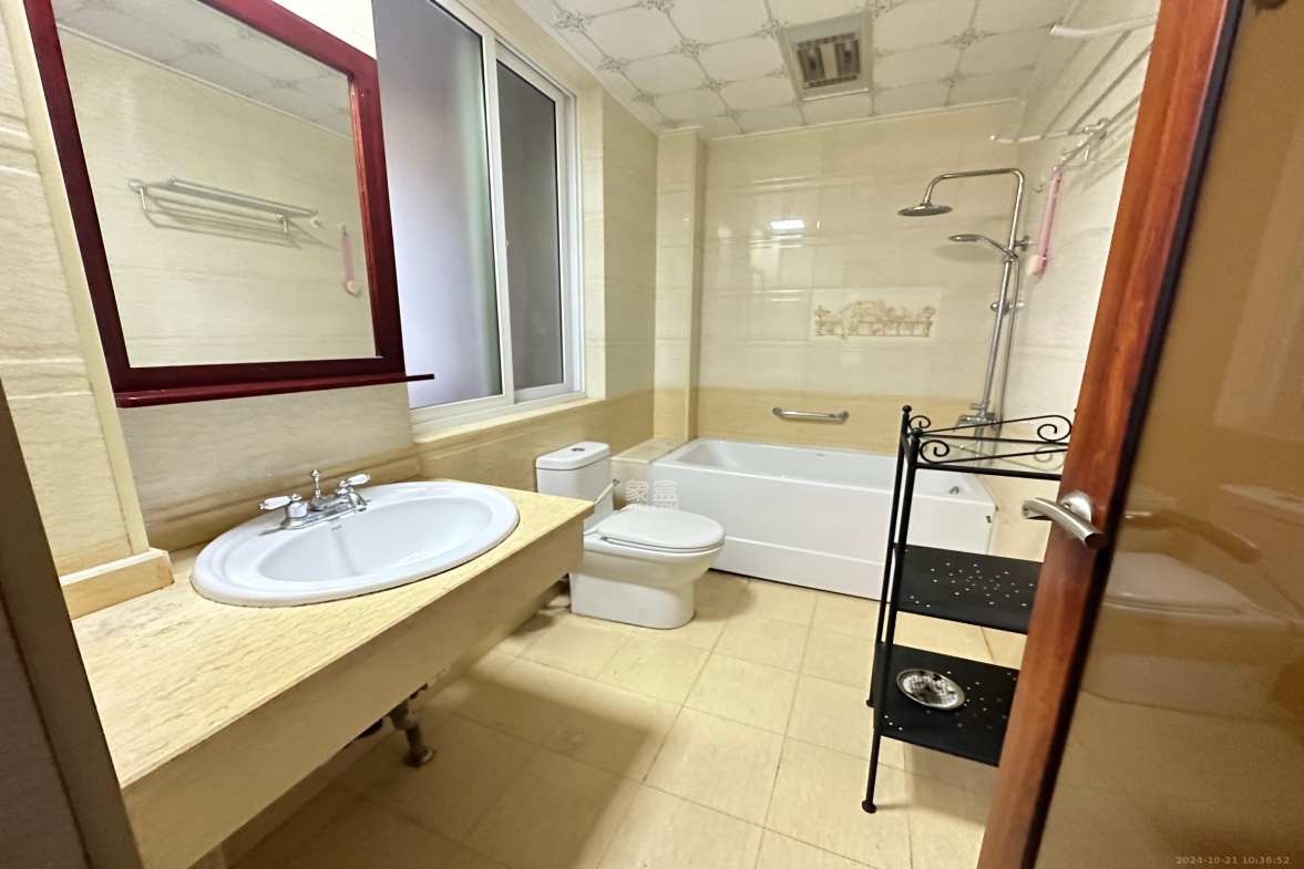 上河国际C区  3室2厅2卫   2800.00元/月室内图