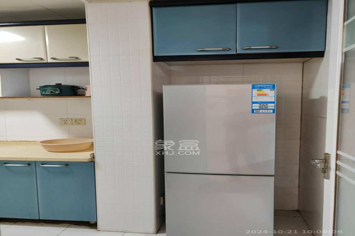 中南汽车世界  1室2厅1卫   1500.00元/月室内图