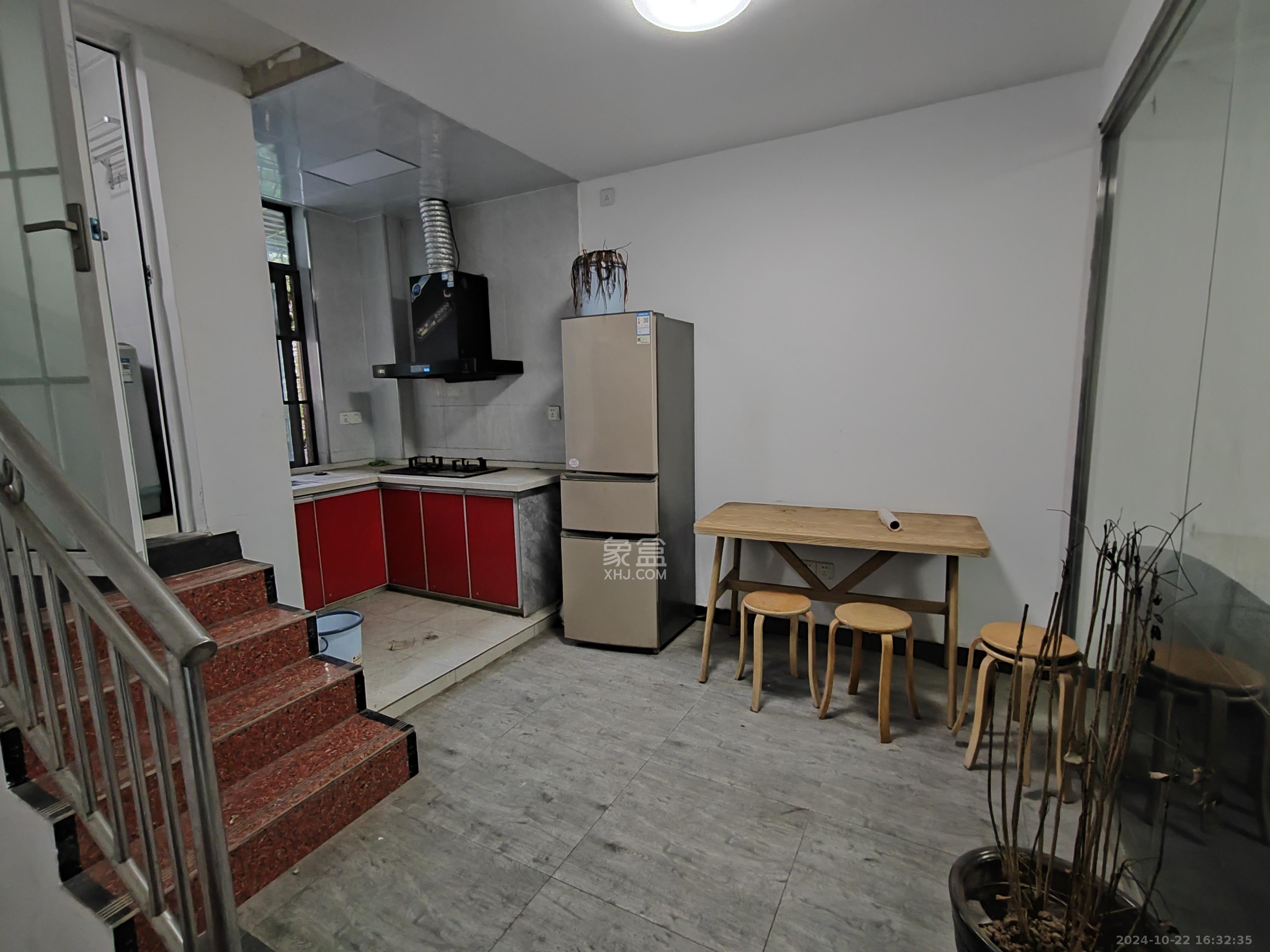 盛地春天里   80.0㎡      999.0元/月室内图