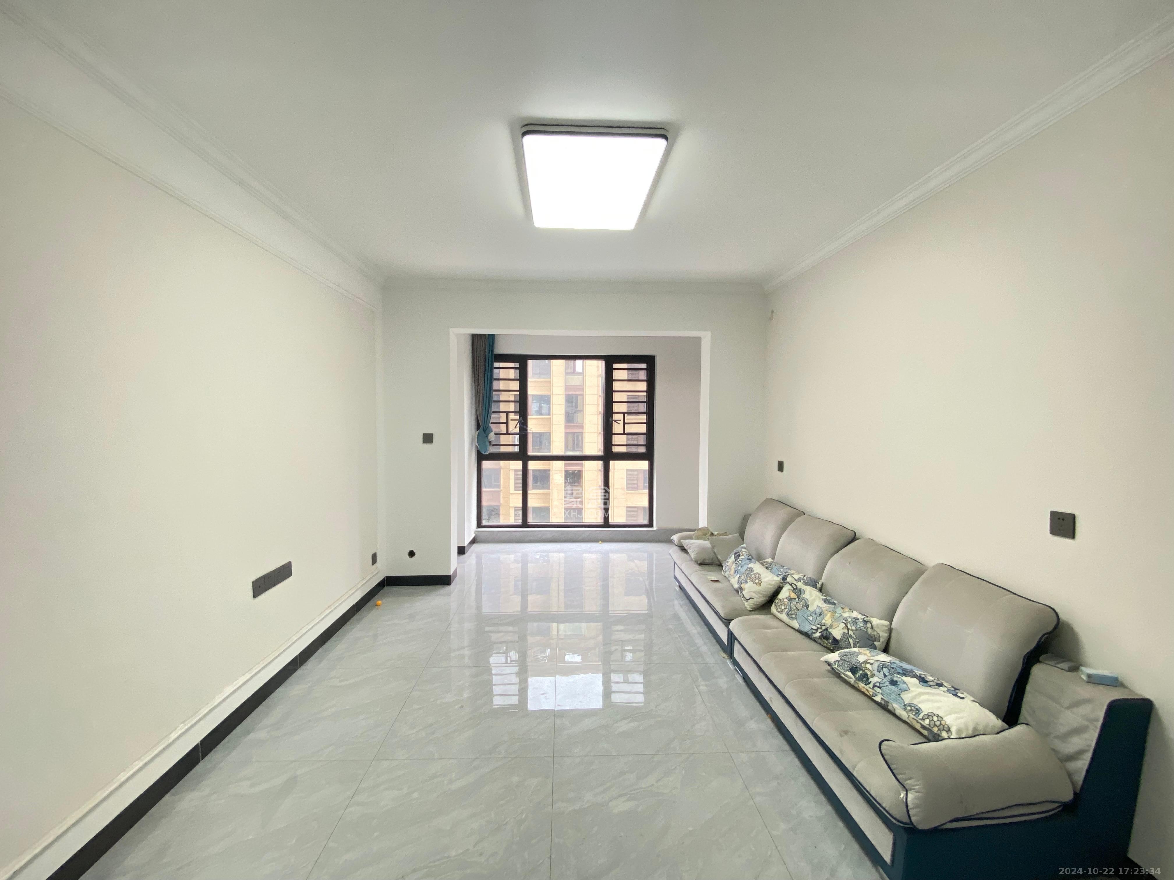 绿地海外滩二期  3室2厅1卫    2200.0元/月