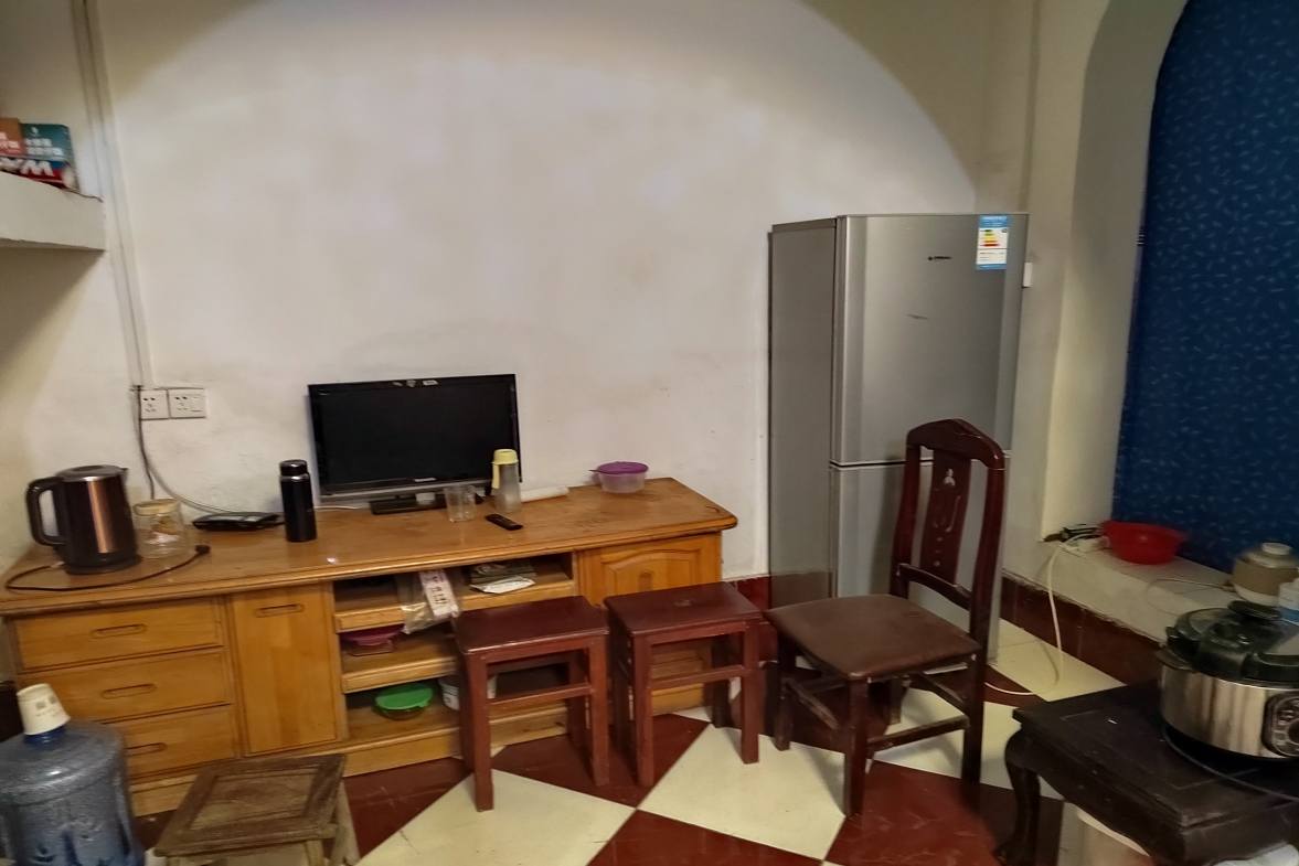 行署十单位家属房 2室1厅1卫 800.0元/月 行署十单位家属房 2室1厅1卫 800.0元/月室内图