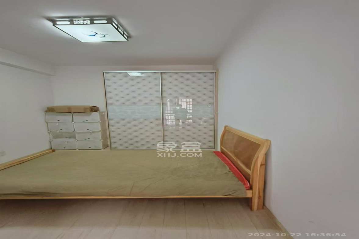 三一街区  3室2厅1卫    1700.0元/月室内图