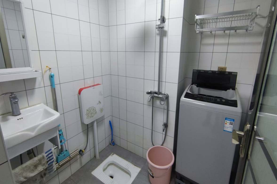 康城上品  1室1厅1卫   1200.00元/月室内图