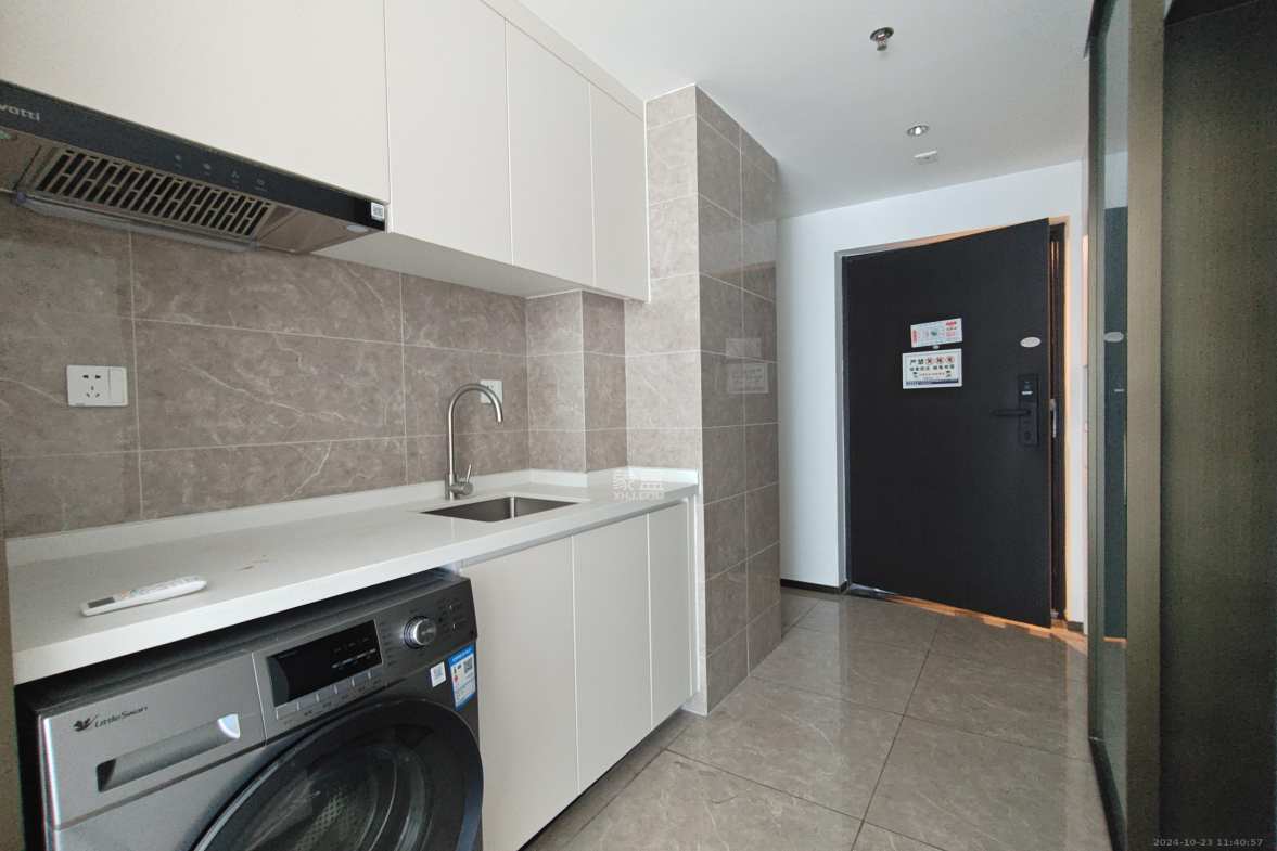 华润置地中心 1室0厅0卫 2500.0元/月 华润置地中心 1室0厅0卫 2500.0元/月室内图