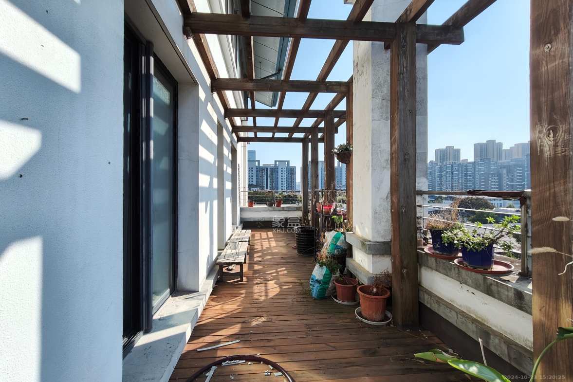 西街花园  4室2厅2卫   6200.00元/月室内图1