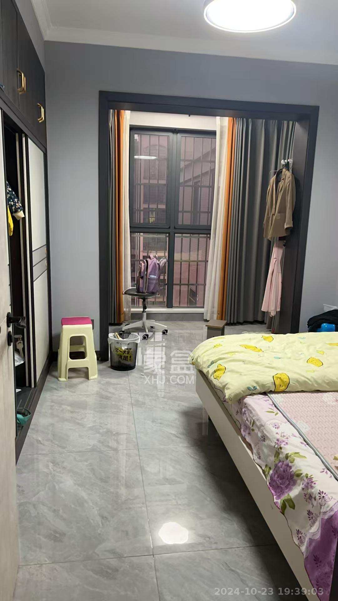 华龙家园（和泰家园）  3室2厅2卫   2300.00元/月室内图