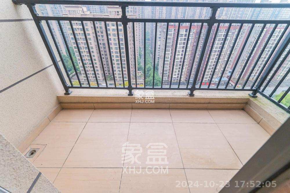 碧桂园中央花园  4室2厅2卫   3500.00元/月室内图