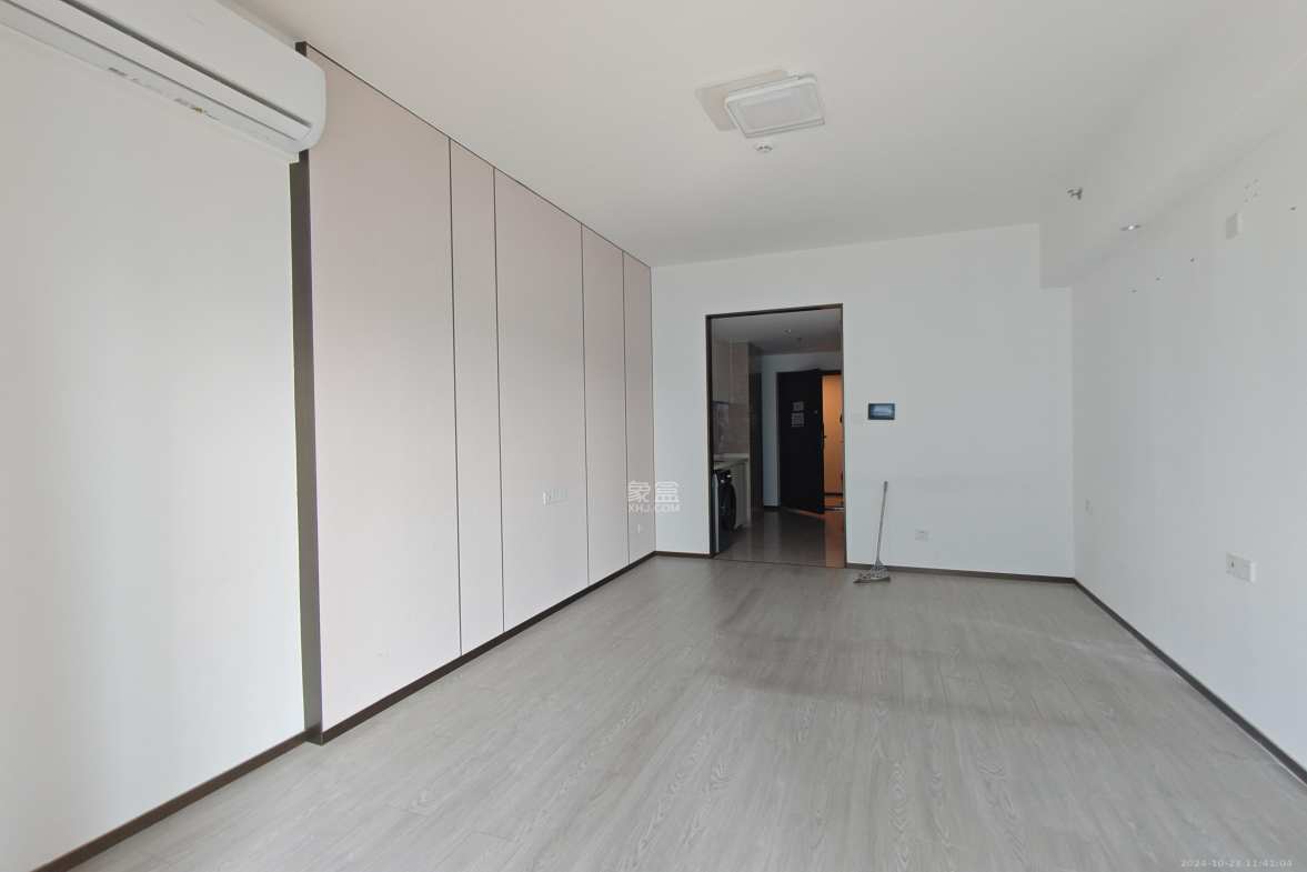 华润置地中心 1室0厅0卫 2500.0元/月 华润置地中心 1室0厅0卫 2500.0元/月室内图