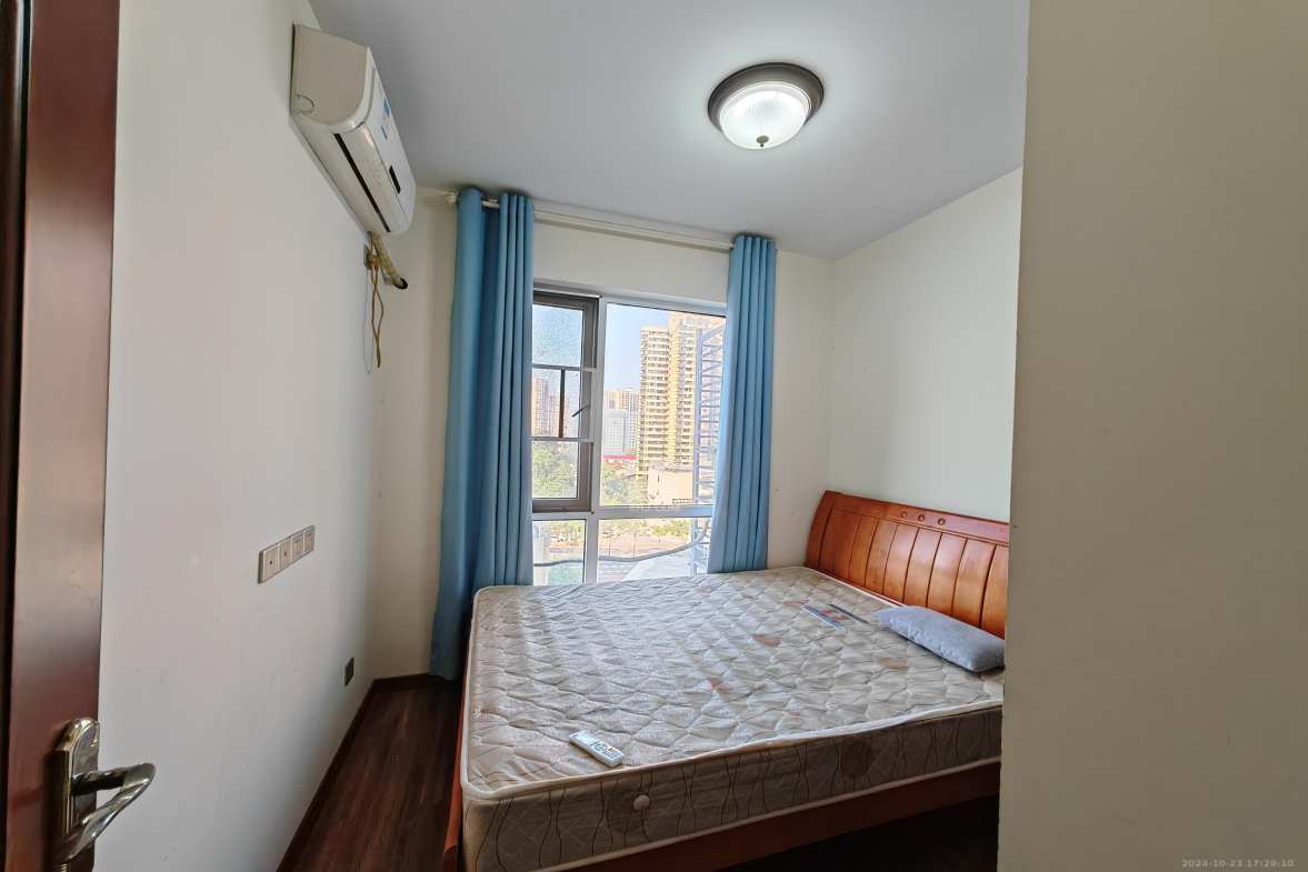 蓝光幸福满庭  4室2厅2卫    2800.0元/月室内图