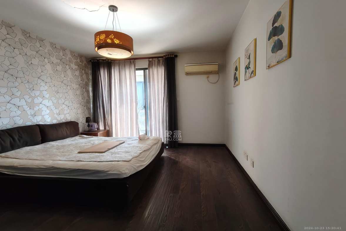 西街花园  4室2厅2卫   6200.00元/月室内图