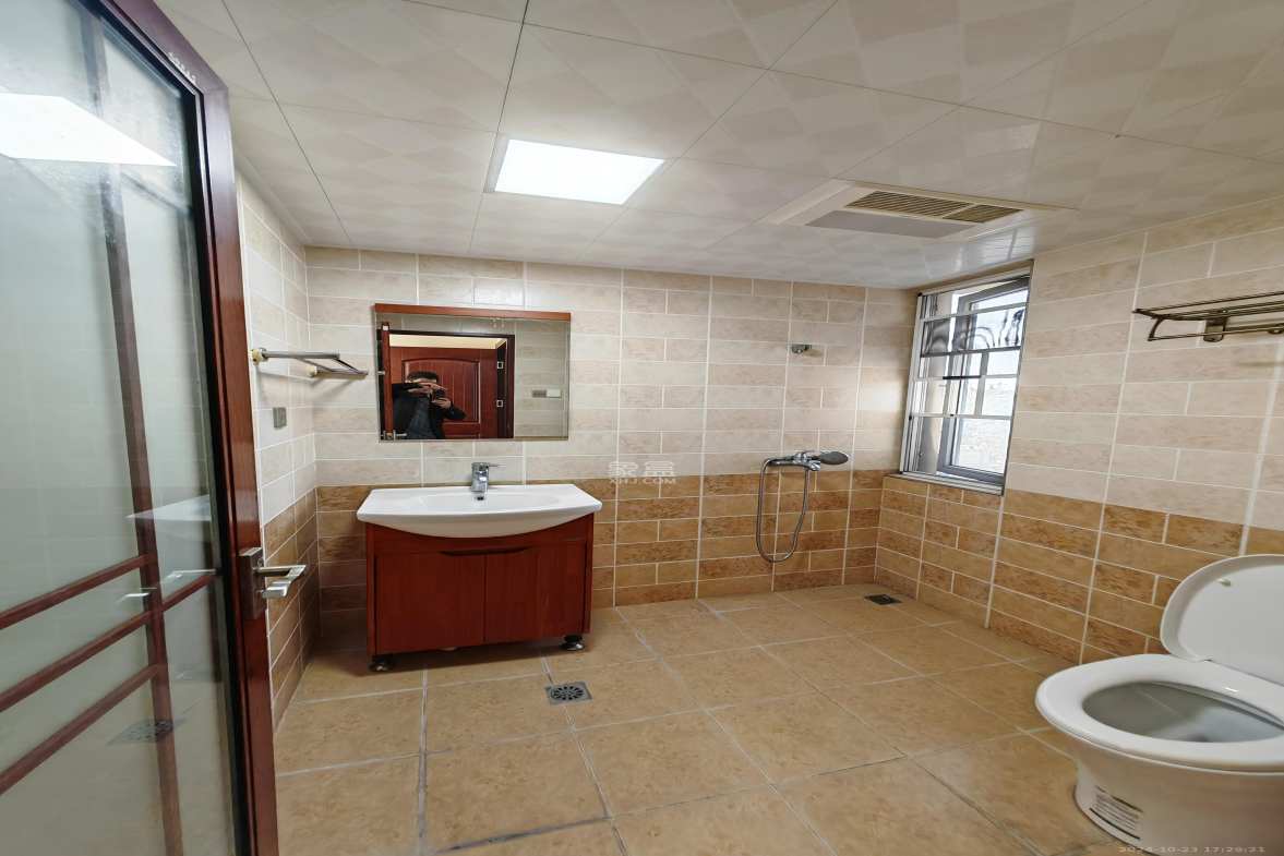 蓝光幸福满庭  4室2厅2卫    2800.0元/月室内图