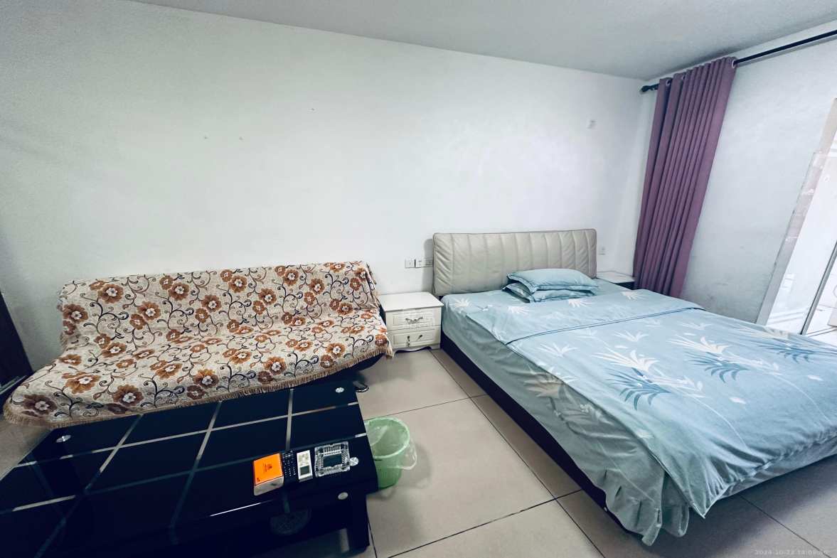 东一国际  1室1厅1卫   1600.00元/月室内图
