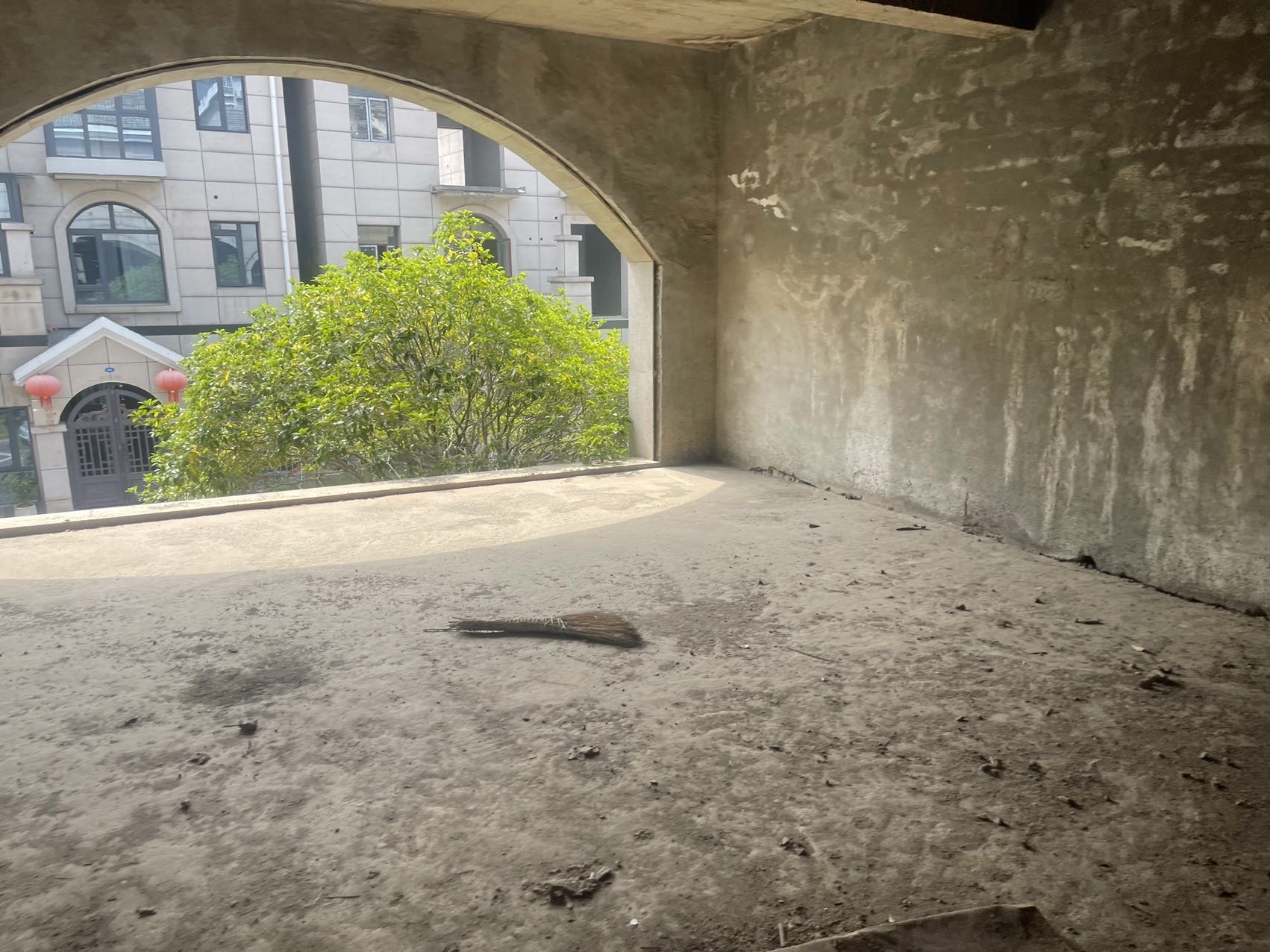 五和小区  6室2厅2卫    140.0万