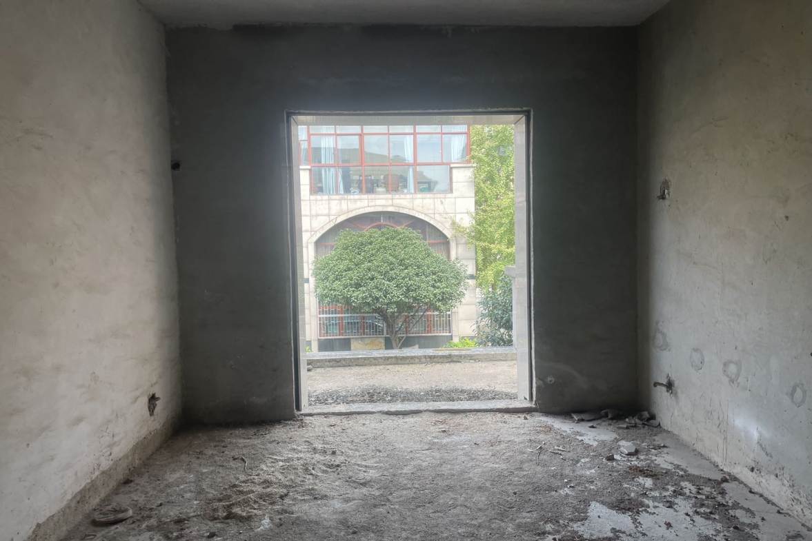 五和小区  6室2厅2卫    140.0万客厅