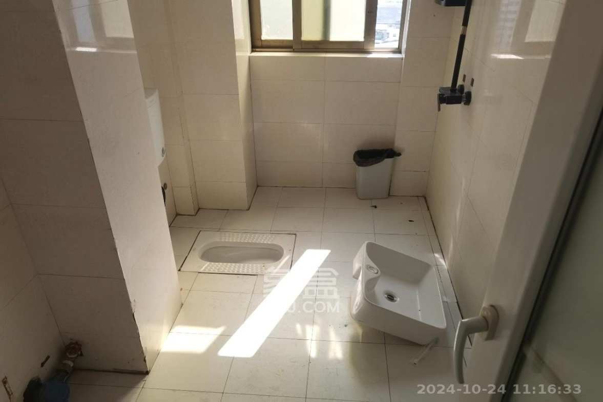 新大新  4室2厅2卫   5800.00元/月室内图