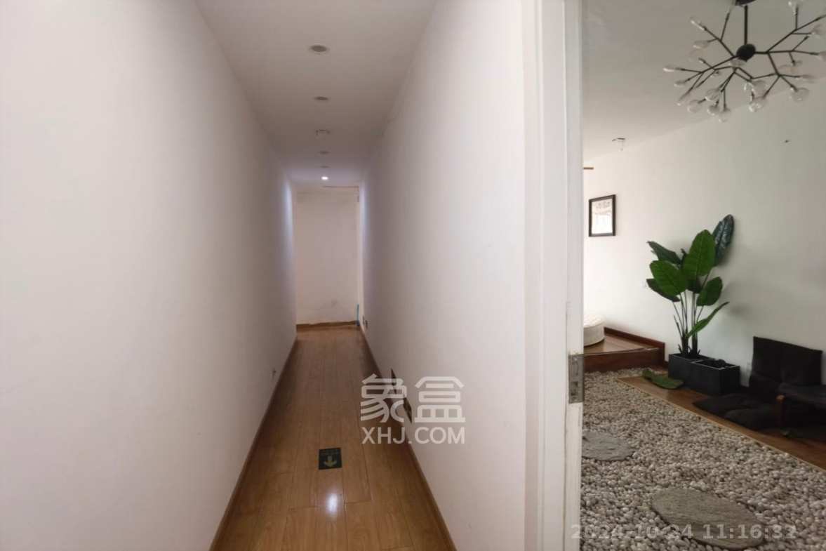 新大新  4室2厅2卫   5800.00元/月室内图