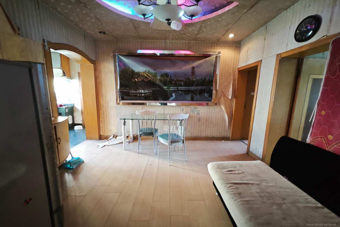 红旗社区  1室2厅1卫   1800.00元/月室内图