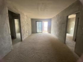 三一街区  3室2厅2卫    62.8万