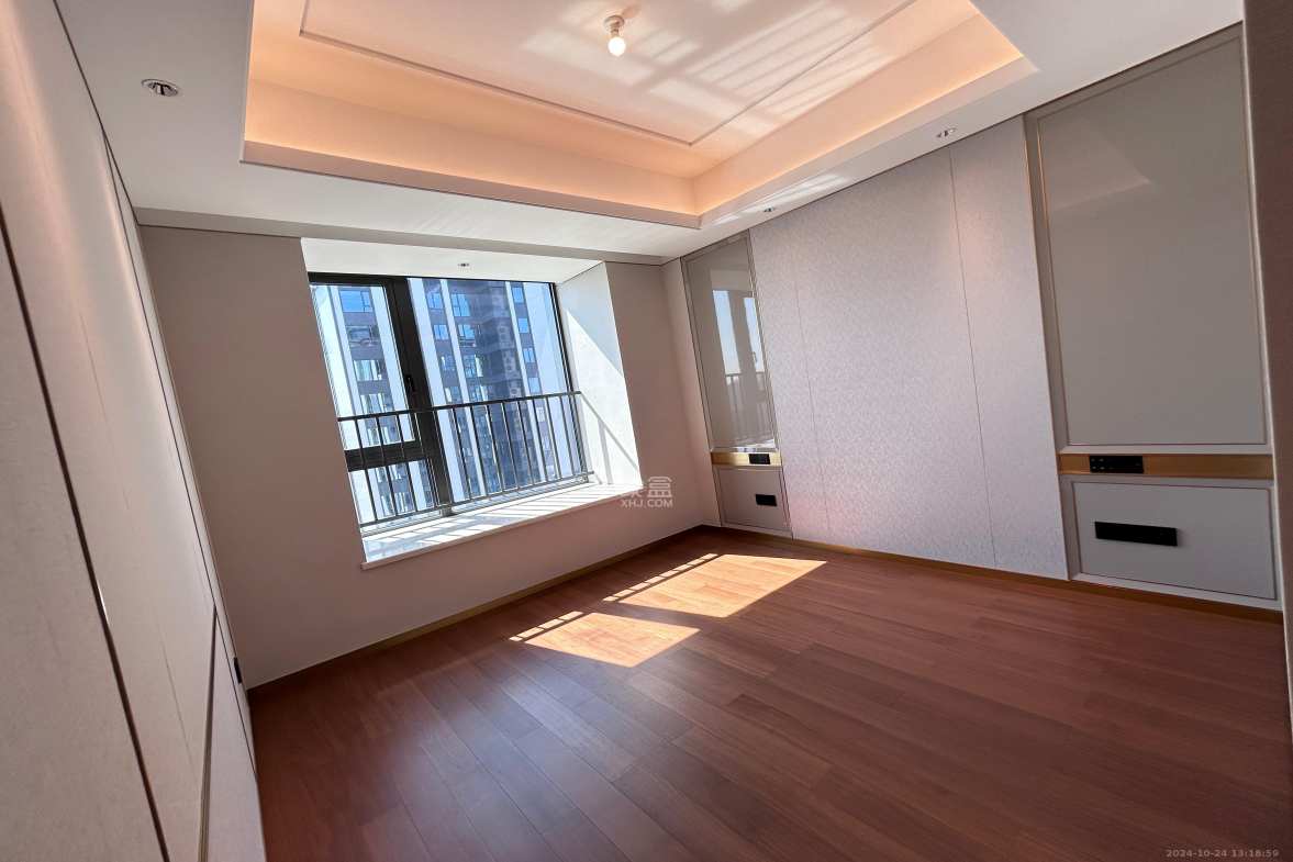 运达滨河广场  4室2厅2卫   14800.00元/月室内图