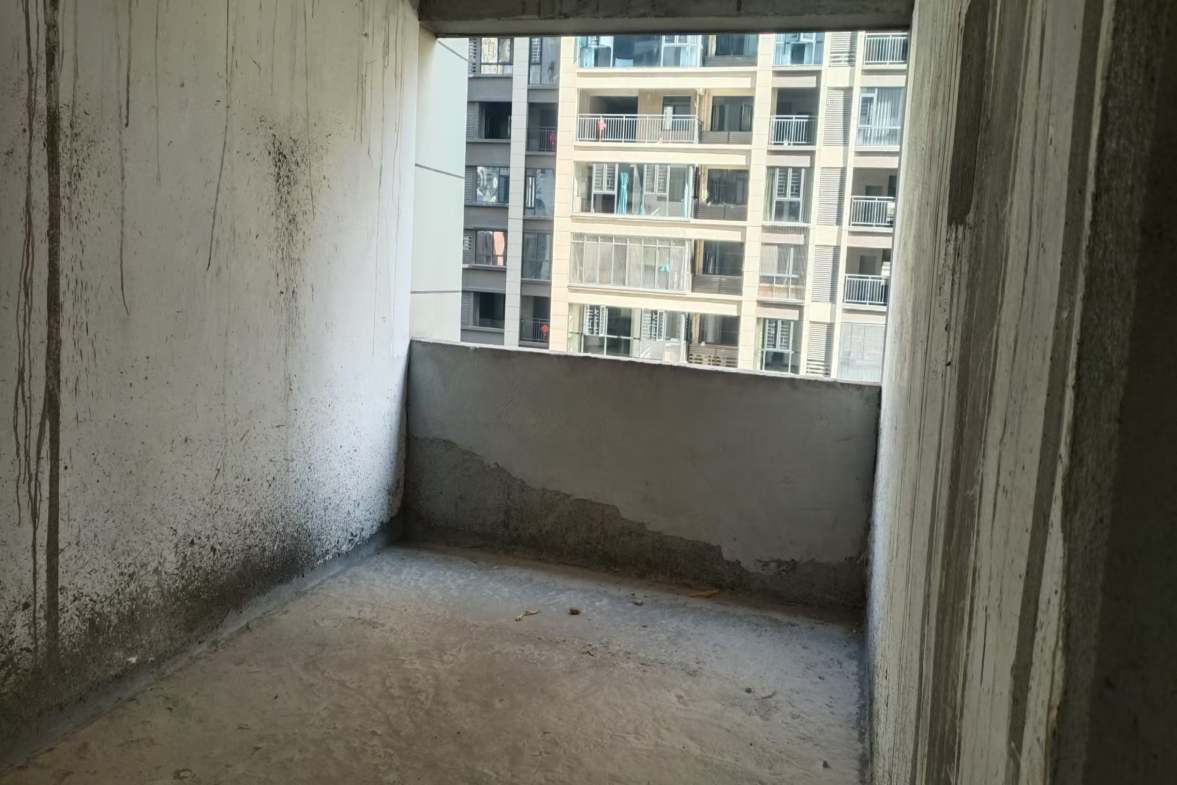 承龙大名城  5室2厅2卫   80.00万室内图