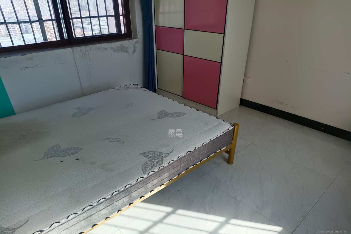 豪都新天地  3室2厅1卫    1800.0元/月室内图1