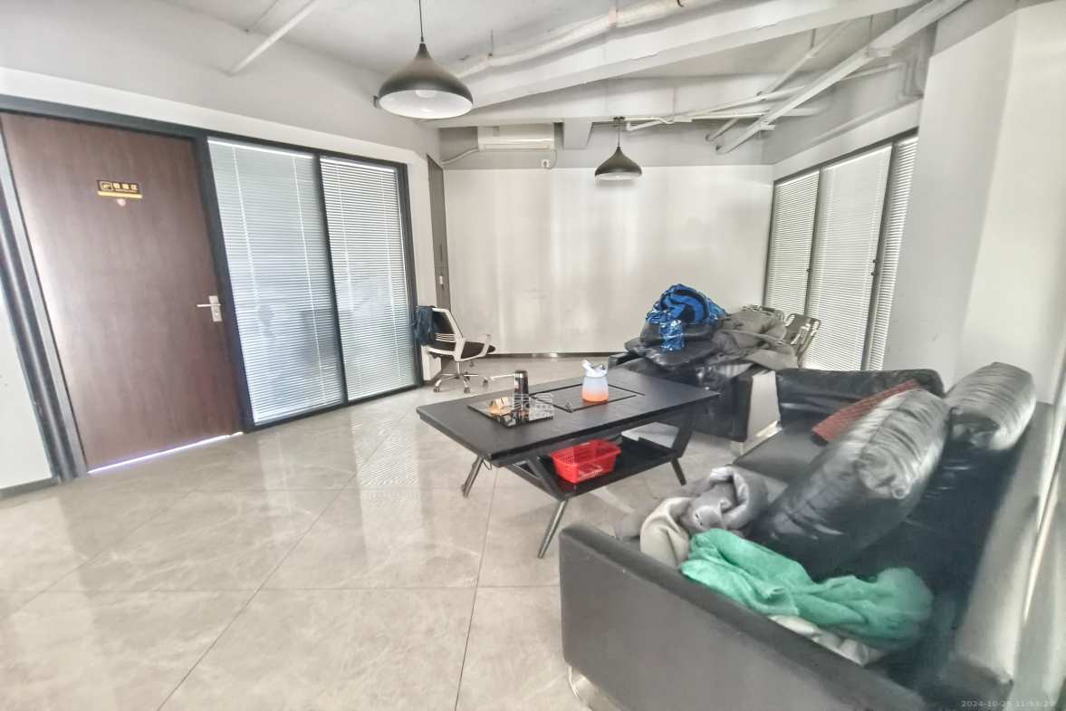 龙塘安置区（龙塘小区）  10室4厅4卫   28000.00元/月室内图