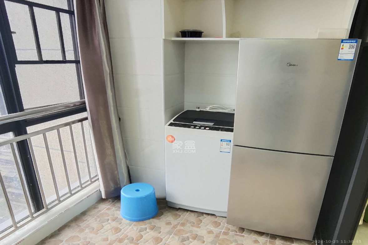 五一钻界  1室1厅1卫   2500.00元/月室内图